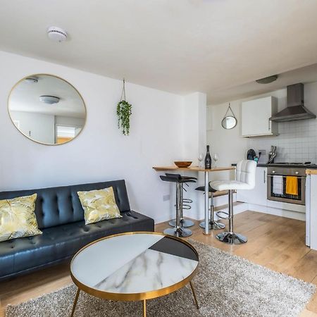 Cosy Flat In Free Parking Area, Next To Bus Stop 브라이턴 외부 사진
