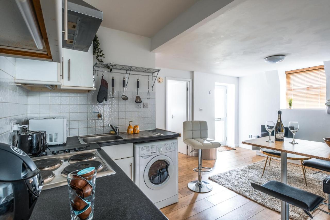 Cosy Flat In Free Parking Area, Next To Bus Stop 브라이턴 외부 사진