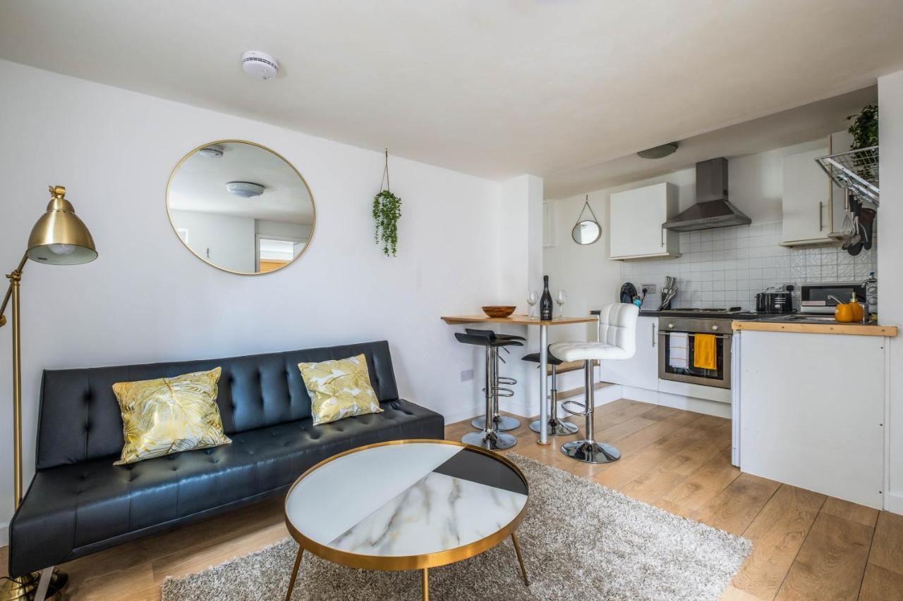 Cosy Flat In Free Parking Area, Next To Bus Stop 브라이턴 외부 사진